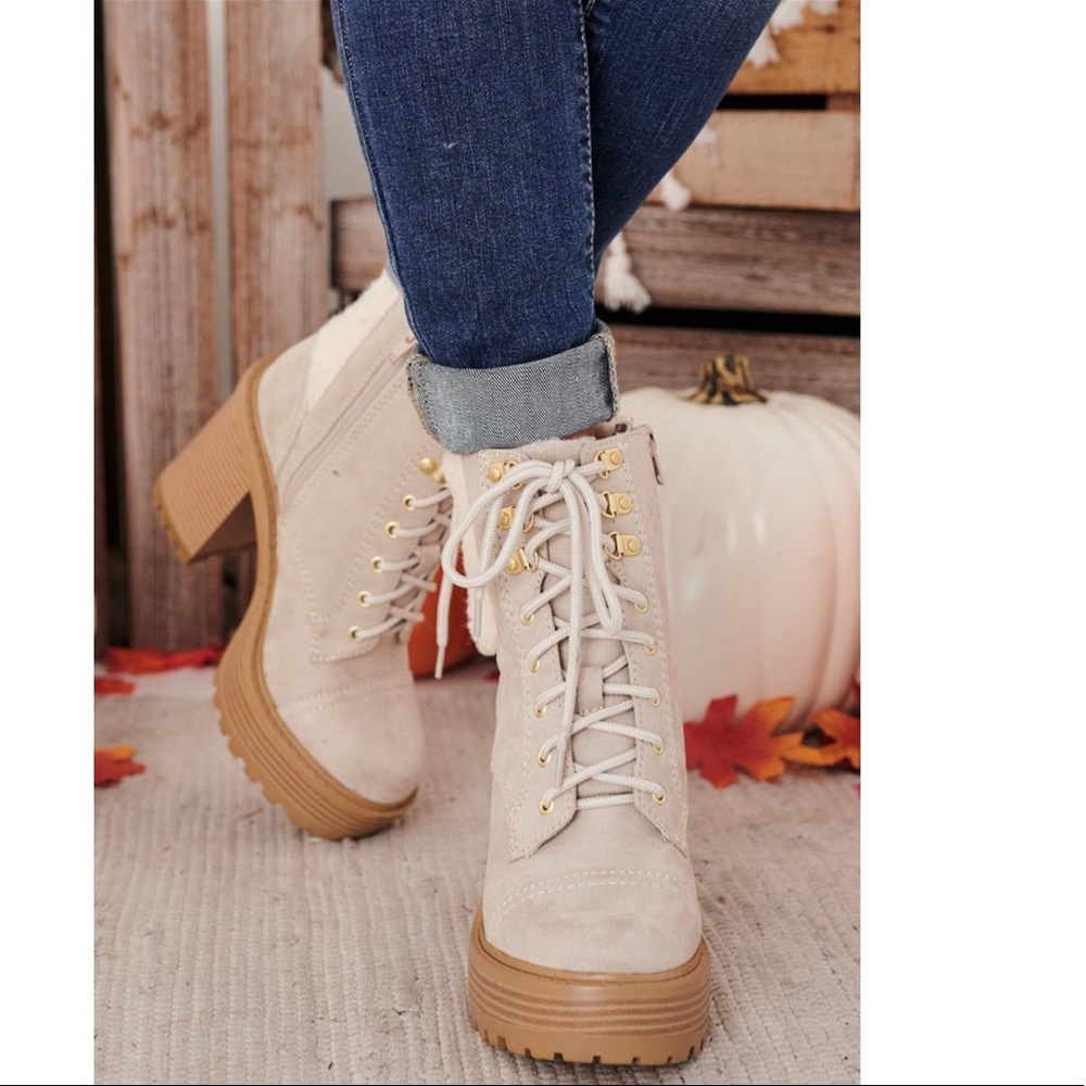 Natural fleece lined laced up bootie - Picture 3 of 8